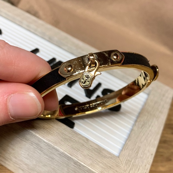 Juicy Couture Jewelry - JUICY COUTURE GOLD AND LEATHER INSERT 8" BRACELET